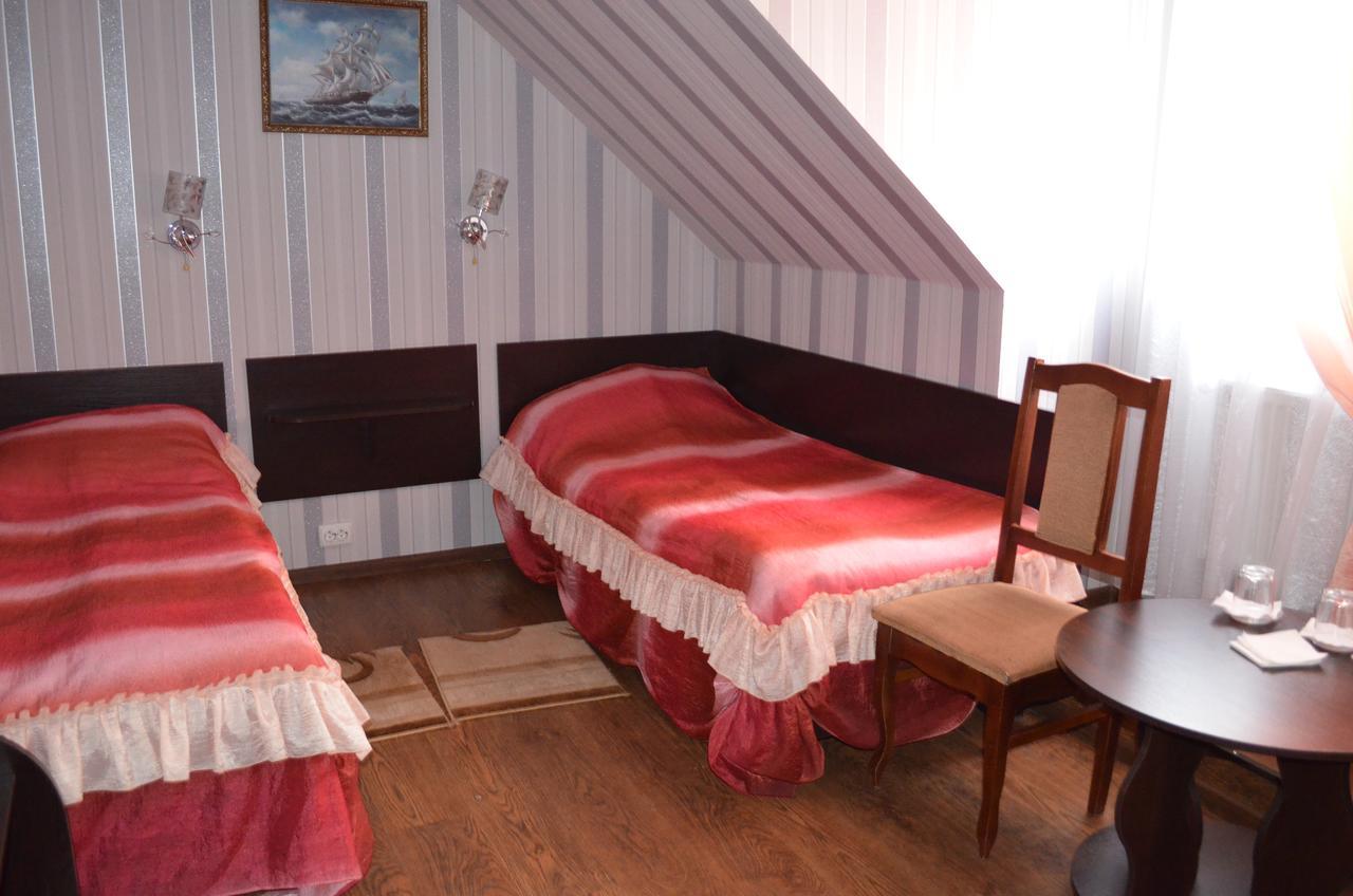 Hotel Fiyesta Starokostyantyniv Exterior photo